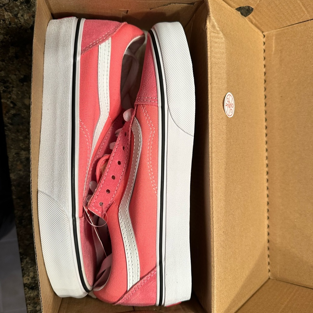 Vans women’s shoes pink. Size 5 women’s - Picture 3 of 5